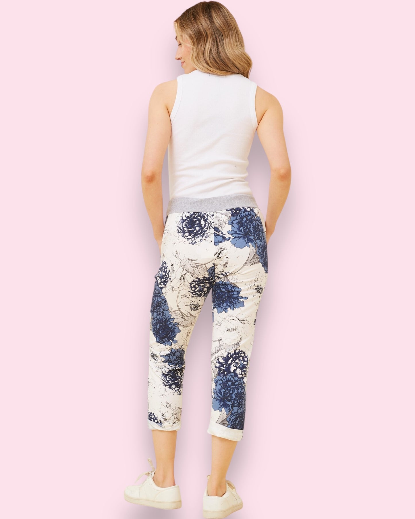 Jazzy 7/8 Printed Pants - White/Blue Floral